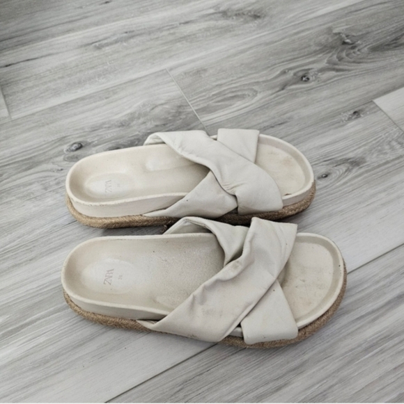 Women's Zara  Cream  Sandals Sz 7.5 - Picture 3 of 8